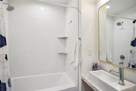6211 12th Avenue NE Seattle WA 98115