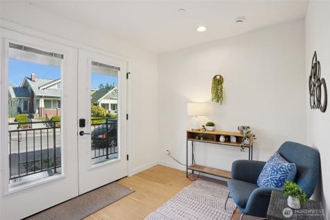 6211 12th Avenue NE Seattle WA 98115