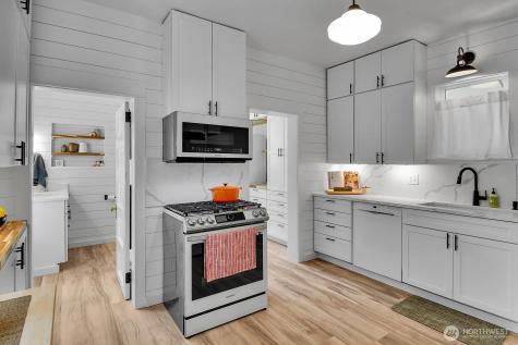 511 N 82nd Street Seattle WA 98103