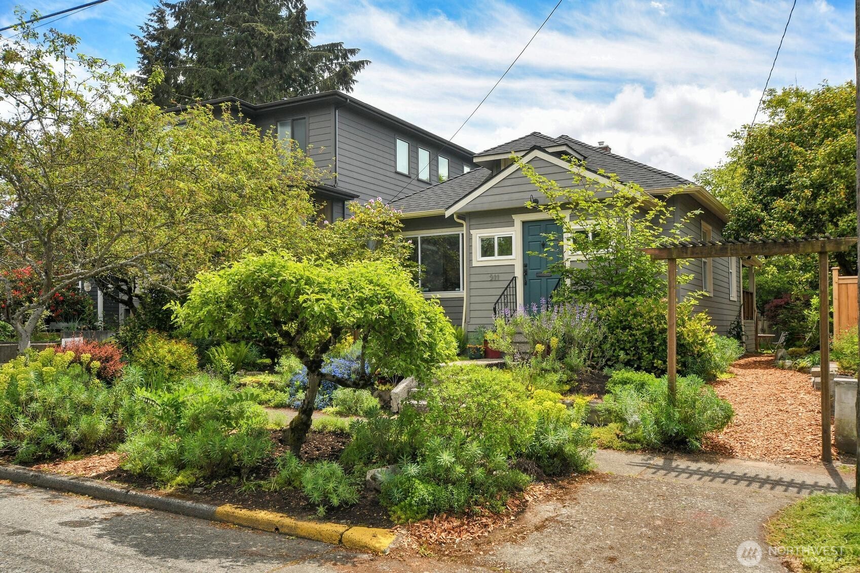 511 N 82nd Street Seattle WA 98103