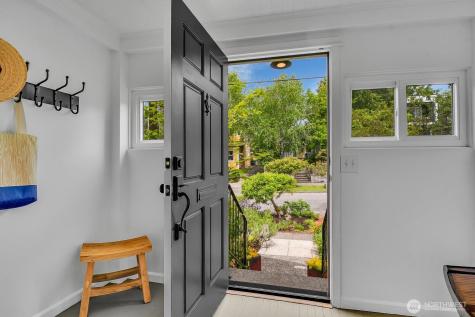 511 N 82nd Street Seattle WA 98103