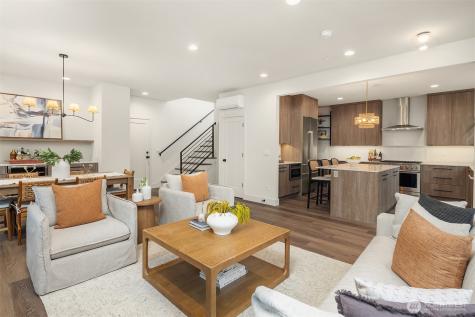 637 18th Avenue W Kirkland WA 98033