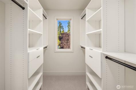 637 18th Avenue W Kirkland WA 98033