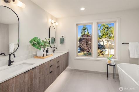 637 18th Avenue W Kirkland WA 98033