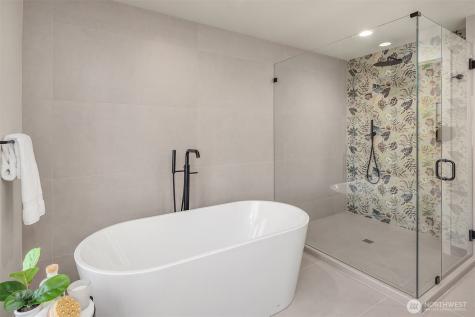 637 18th Avenue W Kirkland WA 98033