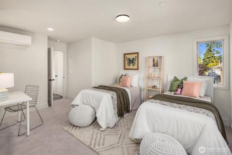 637 18th Avenue W Kirkland WA 98033