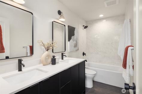 637 18th Avenue W Kirkland WA 98033