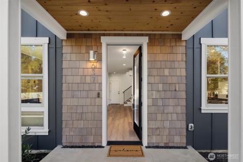 637 18th Avenue W Kirkland WA 98033