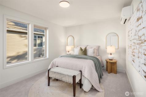 637 18th Avenue W Kirkland WA 98033