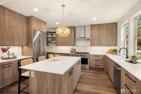 637 18th Avenue W Kirkland WA 98033
