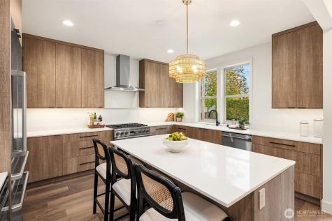 637 18th Avenue W Kirkland WA 98033