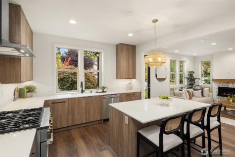 637 18th Avenue W Kirkland WA 98033