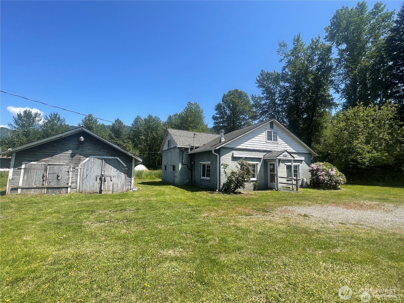4086 Valley Highway Deming WA 98244