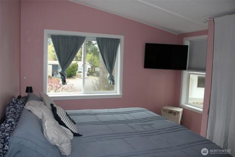 415 Lakeview Lynnwood WA 98087