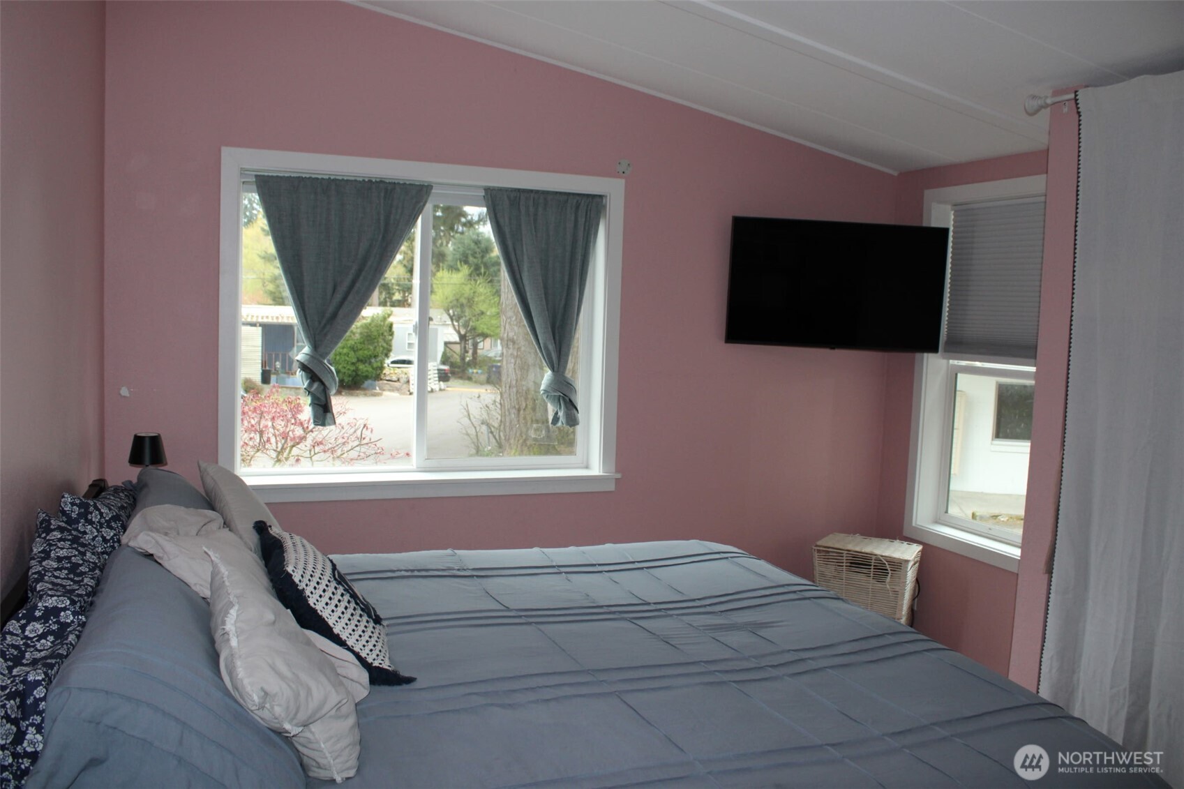 415 Lakeview Lynnwood WA 98087