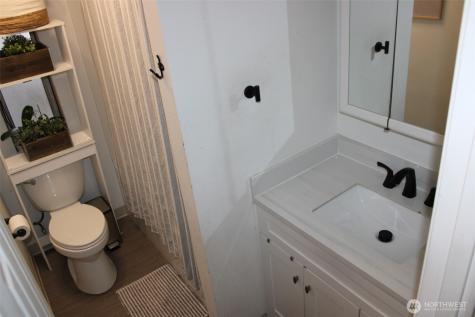 415 Lakeview Lynnwood WA 98087