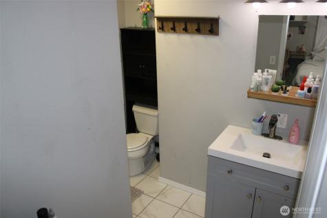 415 Lakeview Lynnwood WA 98087