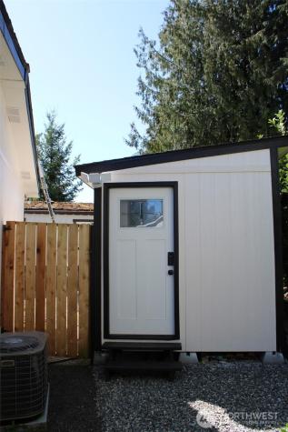 415 Lakeview Lynnwood WA 98087