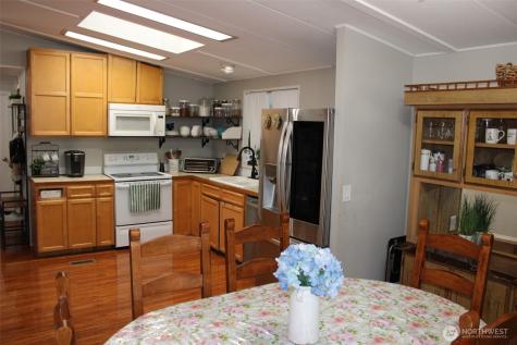 415 Lakeview Lynnwood WA 98087