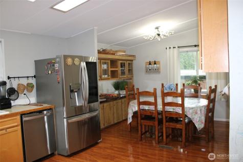 415 Lakeview Lynnwood WA 98087