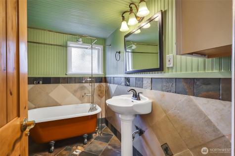 13722 Interlake Avenue N Seattle WA 98133