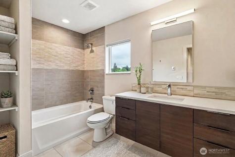 3319 W Elmore Street Seattle WA 98199