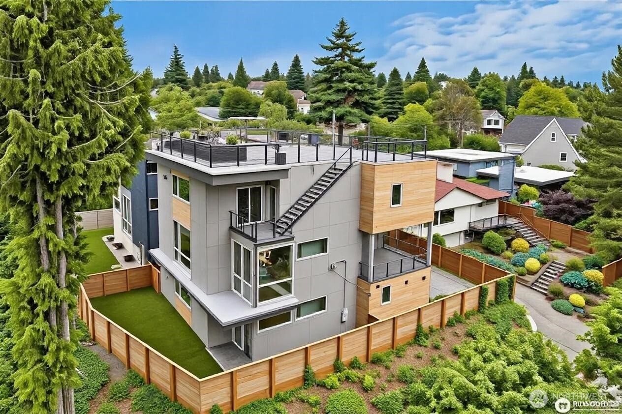 3319 W Elmore Street Seattle WA 98199