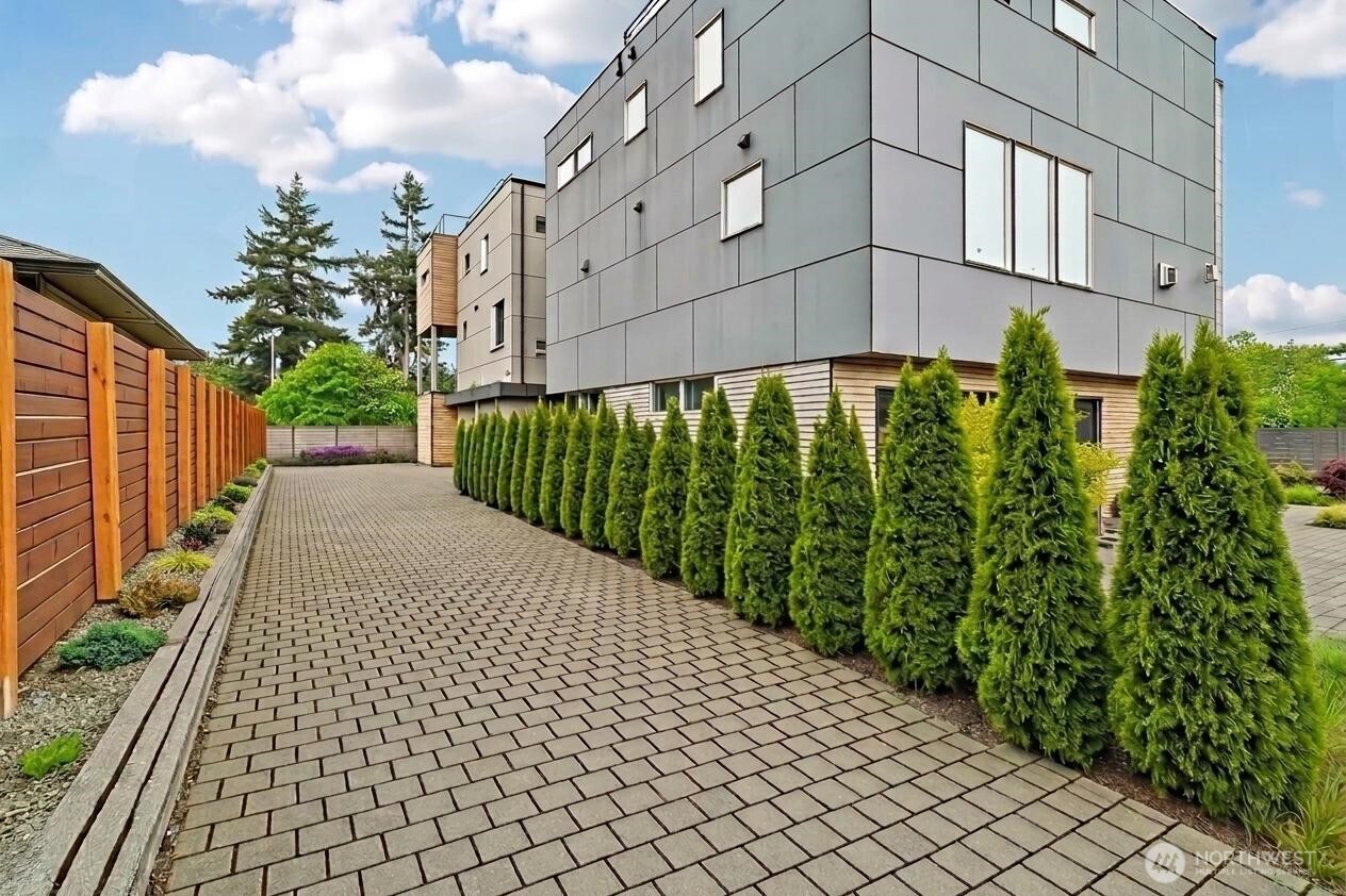 3319 W Elmore Street Seattle WA 98199