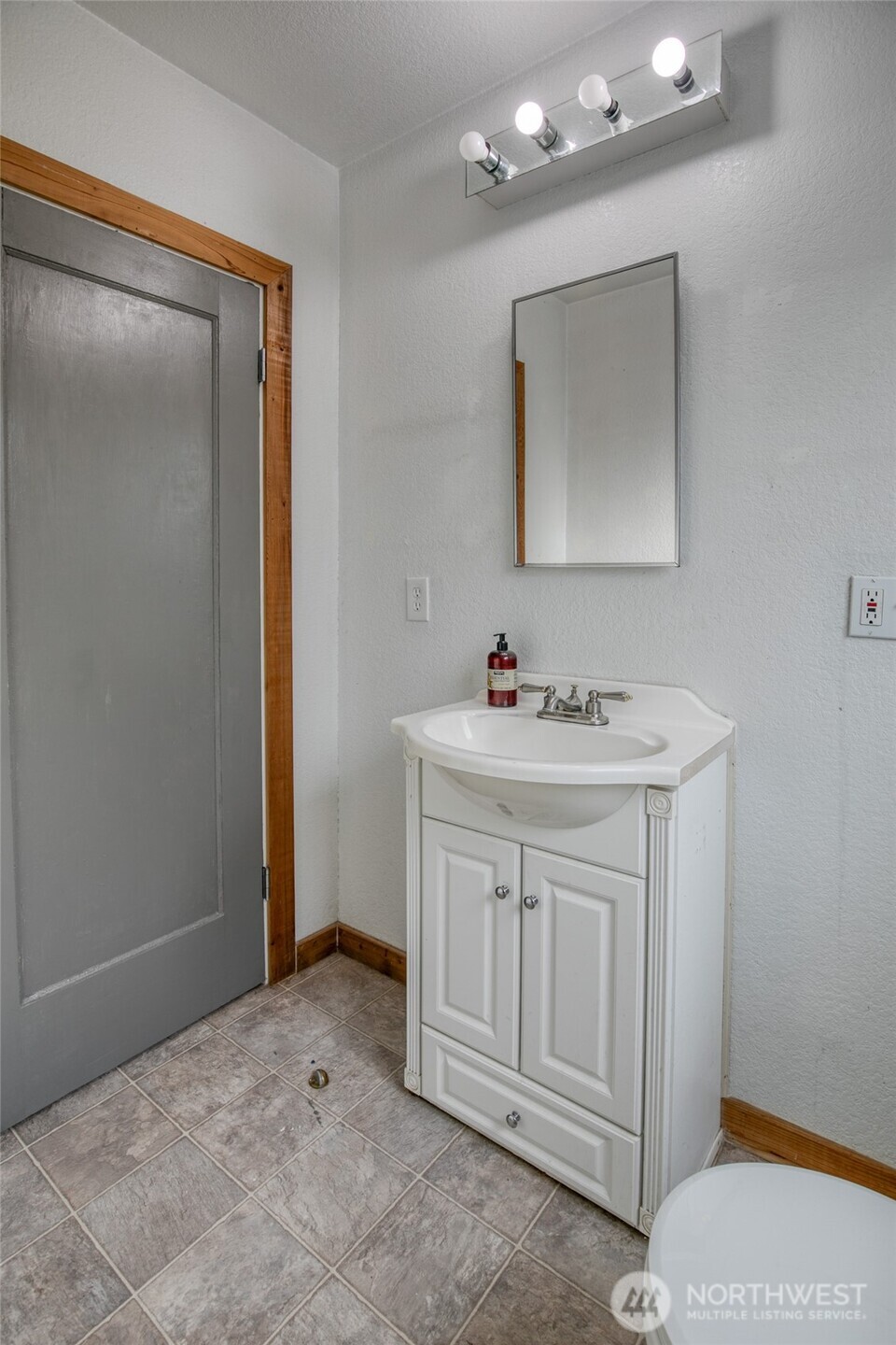 2409 Cherry Street Aberdeen WA 98520