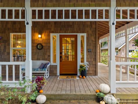 8991 Springwood Avenue NE Bainbridge Island WA 98110