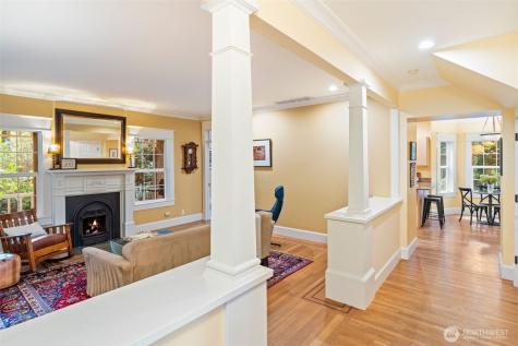 8991 Springwood Avenue NE Bainbridge Island WA 98110