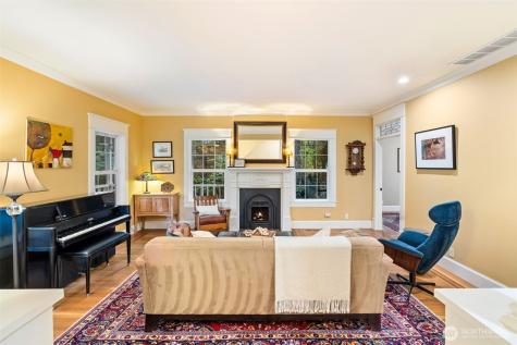 8991 Springwood Avenue NE Bainbridge Island WA 98110