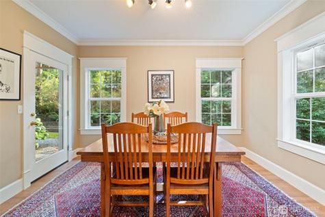 8991 Springwood Avenue NE Bainbridge Island WA 98110