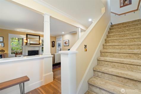 8991 Springwood Avenue NE Bainbridge Island WA 98110