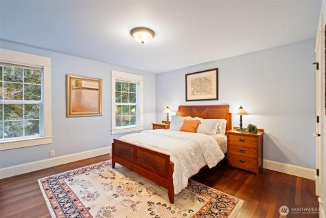 8991 Springwood Avenue NE Bainbridge Island WA 98110