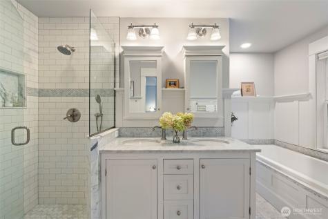 8991 Springwood Avenue NE Bainbridge Island WA 98110