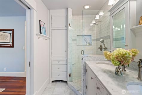 8991 Springwood Avenue NE Bainbridge Island WA 98110