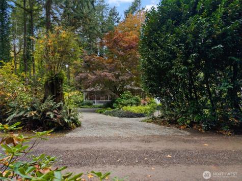 8991 Springwood Avenue NE Bainbridge Island WA 98110