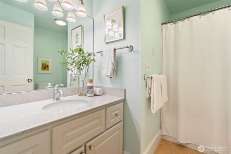 8991 Springwood Avenue NE Bainbridge Island WA 98110