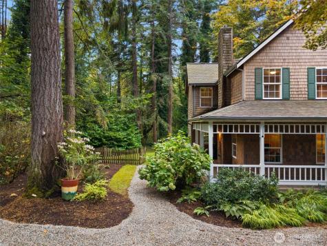 8991 Springwood Avenue NE Bainbridge Island WA 98110