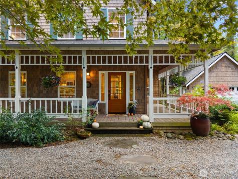 8991 Springwood Avenue NE Bainbridge Island WA 98110