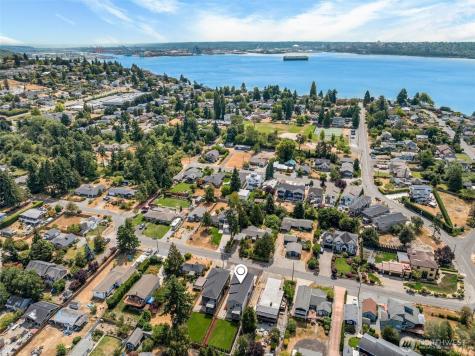 425 Ton-a-wan-da Avenue NE Tacoma WA 98422