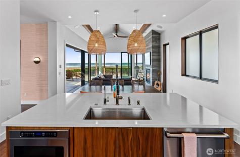 911 Dune Crest Westport WA 98595