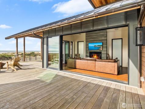 911 Dune Crest Westport WA 98595