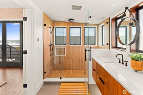 911 Dune Crest Westport WA 98595