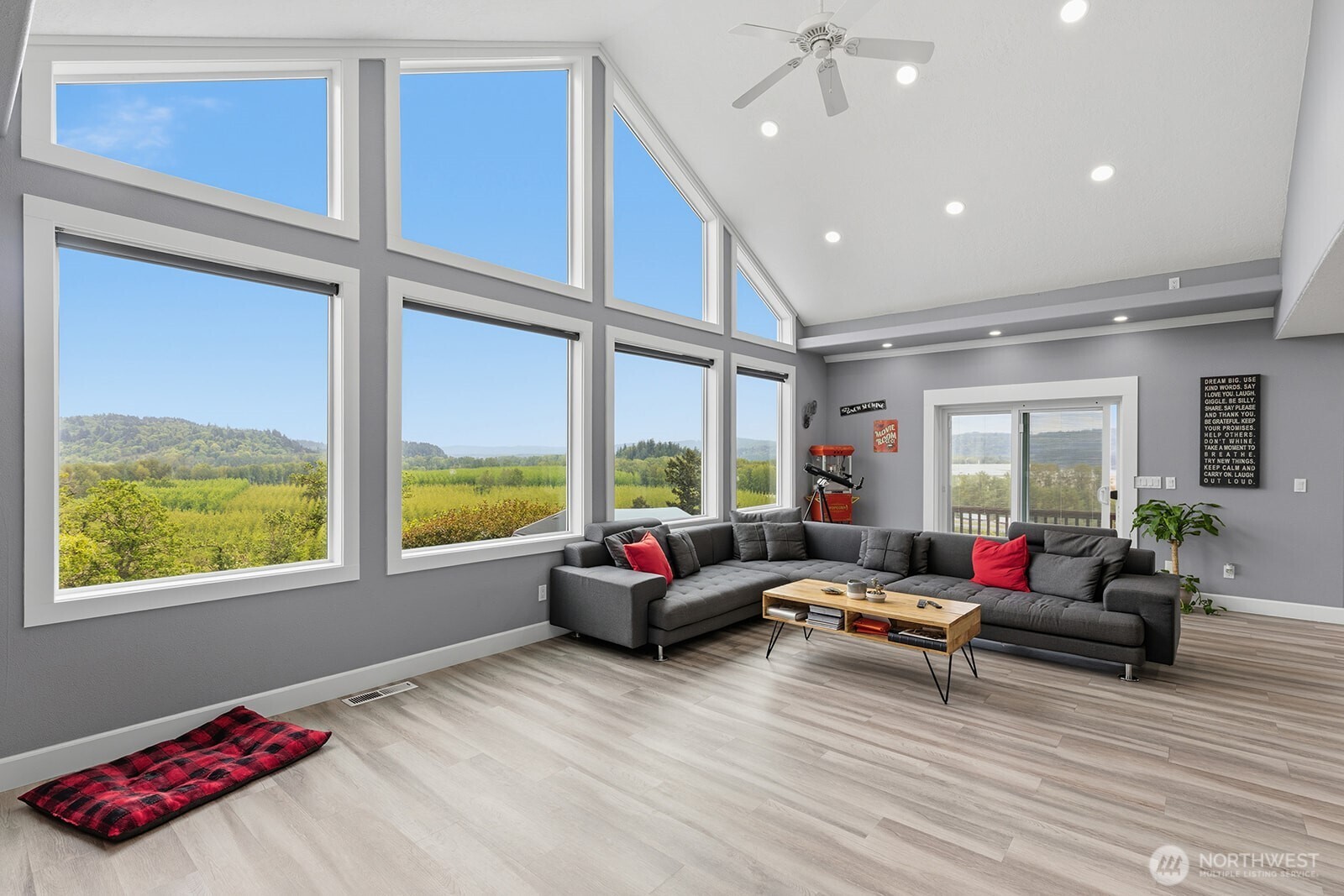 72 Bluff Road Kelso WA 98626