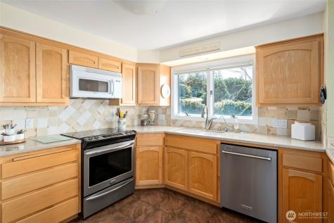 1505 West Beach Road Oak Harbor WA 98277