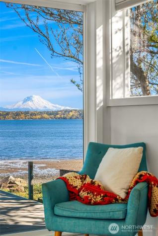 27518 Sandy Shores Drive SW Vashon WA 98070
