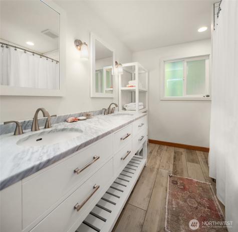 27518 Sandy Shores Drive SW Vashon WA 98070