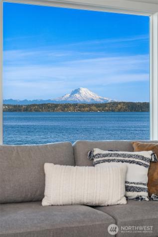 27518 Sandy Shores Drive SW Vashon WA 98070